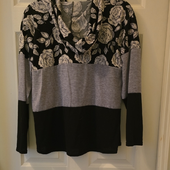 Sew‎ In Love Black and Gray Patterned Hoodie - Picture 4 of 6